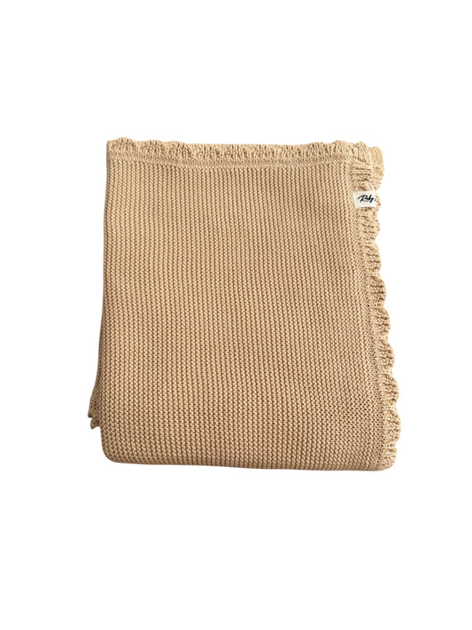 Gebreide babydeken met ruffle rand – Caramel - B2B - Incl Btw