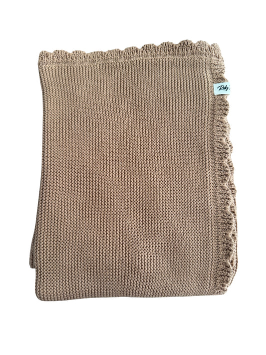 Gebreide babydeken met ruffle rand – Bruin - B2B - Incl Btw
