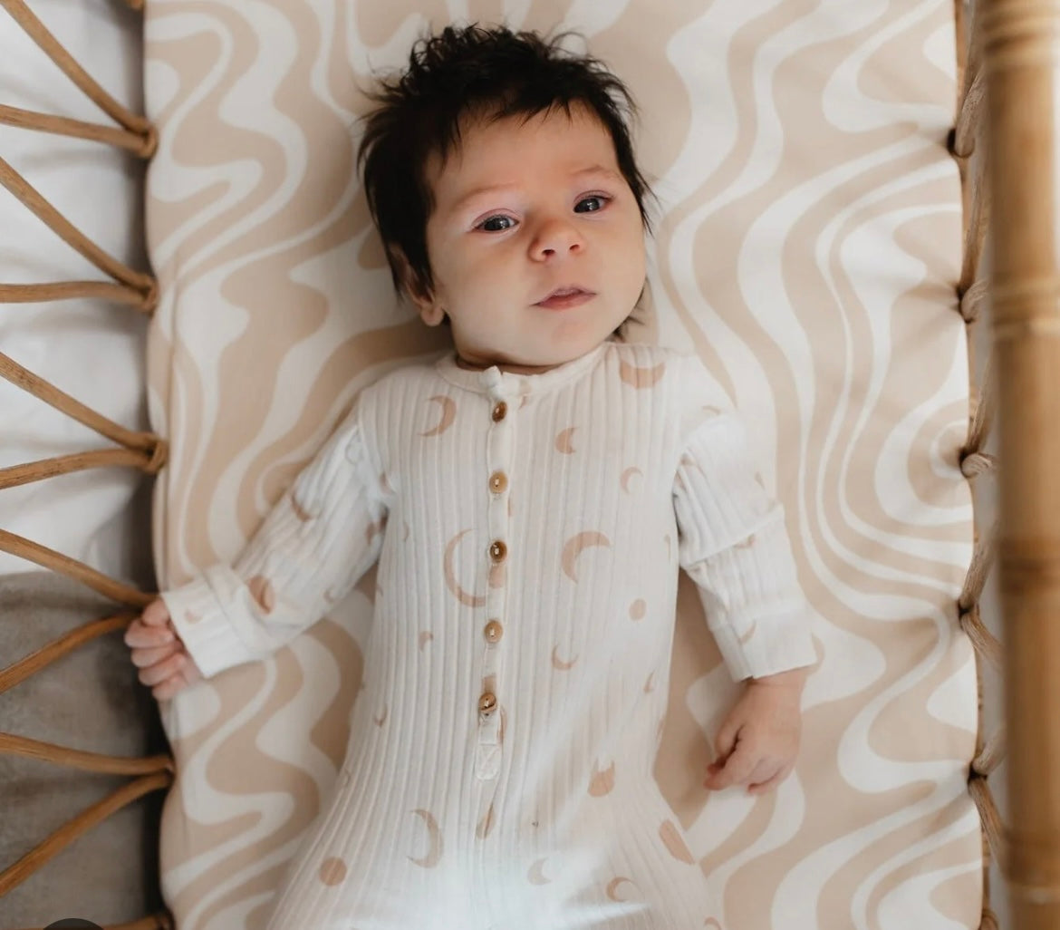 Wieghoeslaken Swirl Beige Yumi Baby