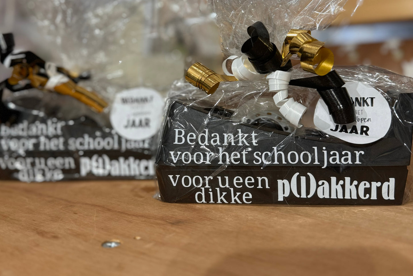 Bedankt voor het schooljaar, voor u een dikke p(l)akkerd