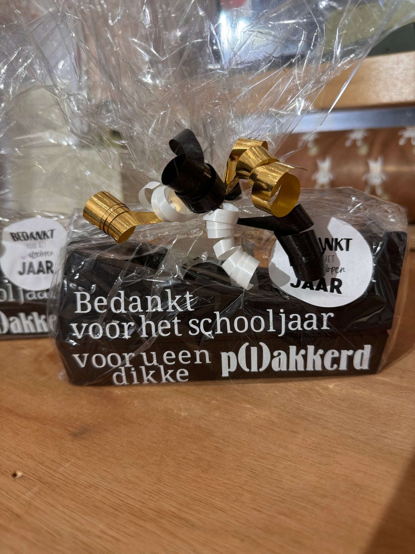 Bedankt voor het schooljaar, voor u een dikke p(l)akkerd