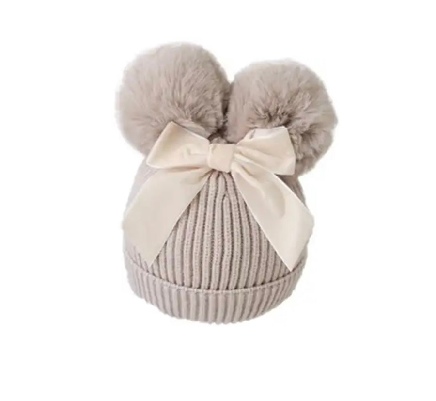 WINTERMUTSJE CLAIRE GEBREID BEIGE POMPOMS