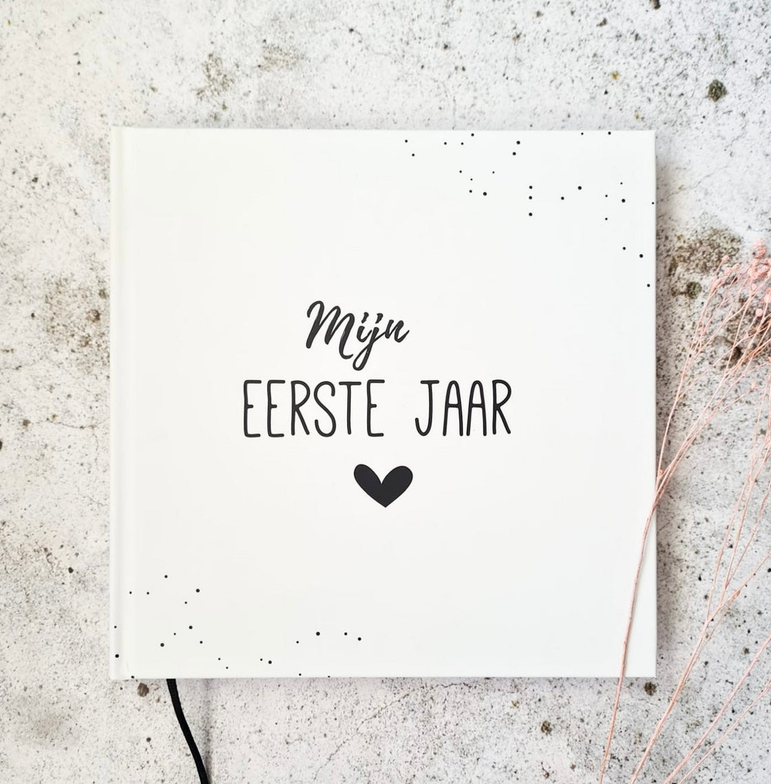 Eerste jaarboek | zwart/wit | stip