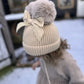 WINTERMUTSJE CLAIRE GEBREID BEIGE POMPOMS