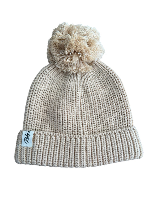 Gebreide babymuts met pompon – B2B - Caramel- Incl Btw