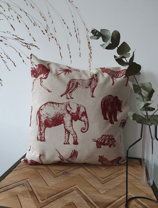 Kussenhoes met bordeaux dierenprint, linnenlook 40x40