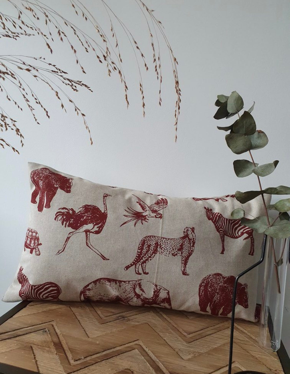 Kussenhoes met bordeaux dierenprint, linnenlook 30x50