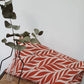 Kussenhoes met roestkleur bladeren patroon, linnenlook 30x50